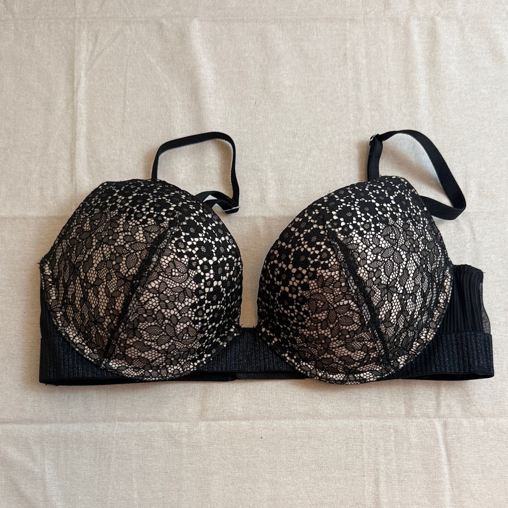 Victoria’s Secret Elegant Black Lace Bra Size 32C